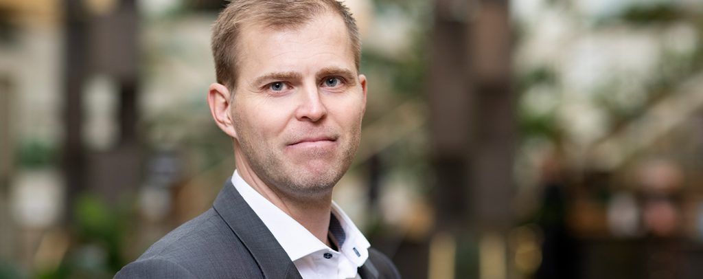 Lars Lundmark, affärsenhetschef Försäljning på Skellefteå Kraft, menar att innovativa lösningar banar väg för omställningen till ett 100 % förnybart energisystem.