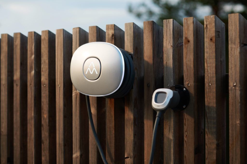 Miljöbild på laddboxen Charge Amps Halo